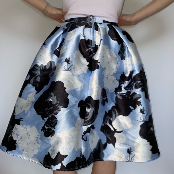 Floral Pleated Bubble Skirt - Picture 3 of 3
